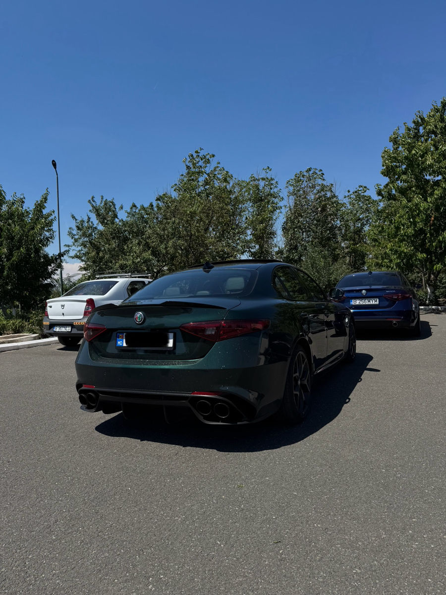 Alfa Romeo Giulia foto 1
