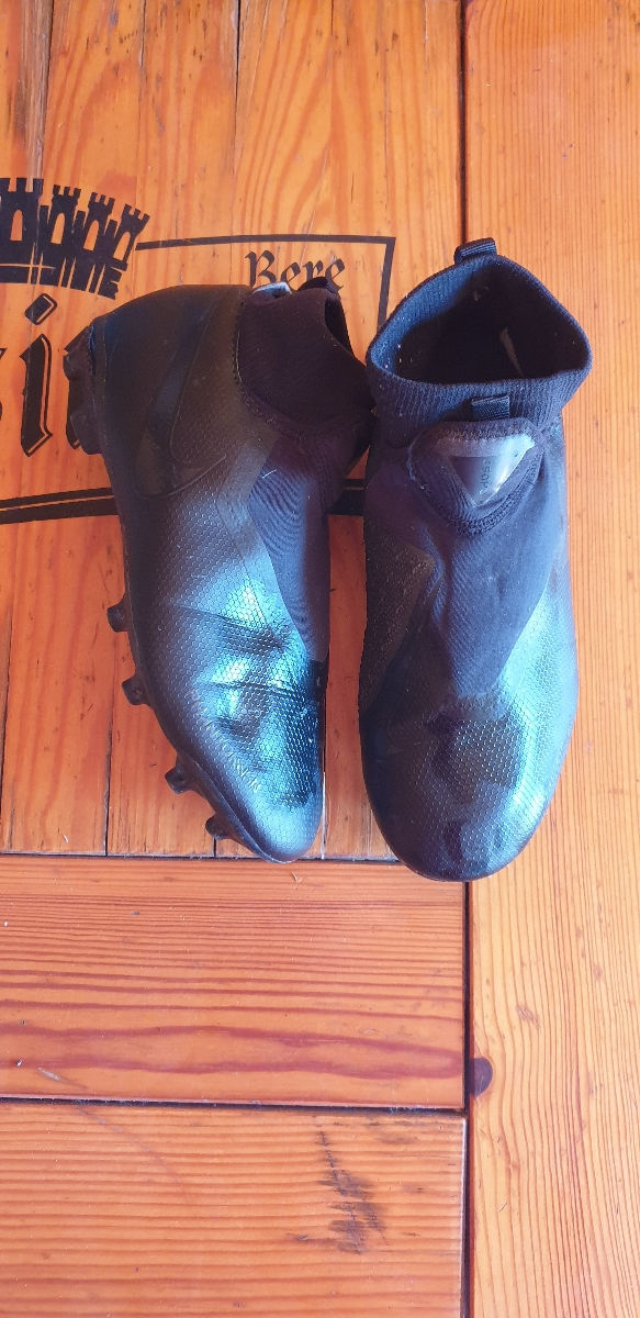 Vind buțe pentru fotbal Nike Phantom Vision marimea 35 talpa 22 cm. Adidas Copa marimea 33 . foto 0