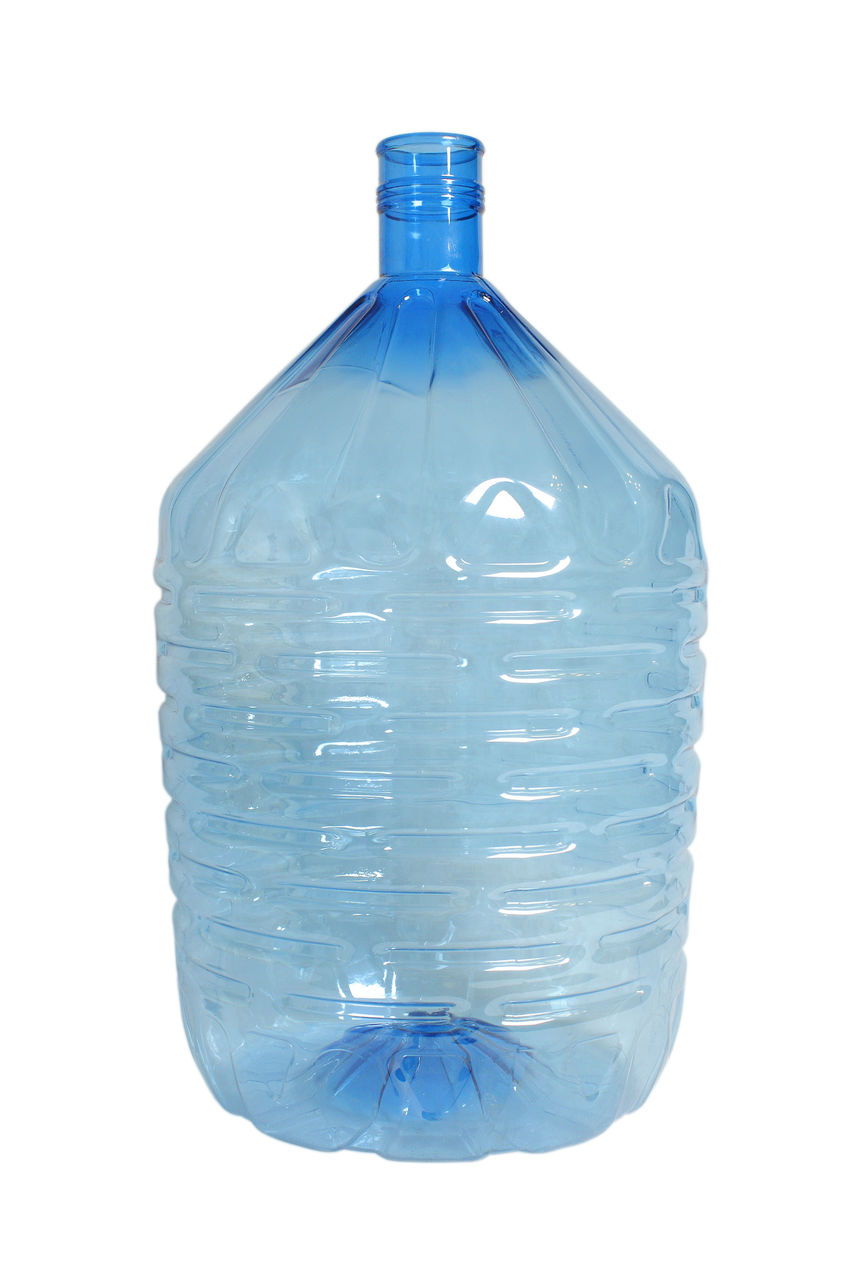 Пустые бутыли для воды 19 литров. Бутыль 19 л ПЭТ. Бутыль 10 л ПЭТ. Бутыль ПЭТ 20 литров. Баклажка 20 литров.