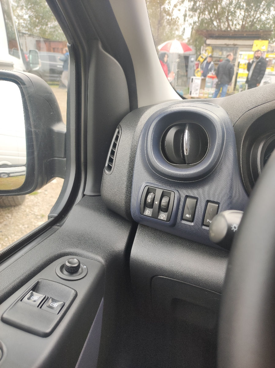 Opel Vivaro an. 2017 cu rulaj 200000 km, Diesel, 10500