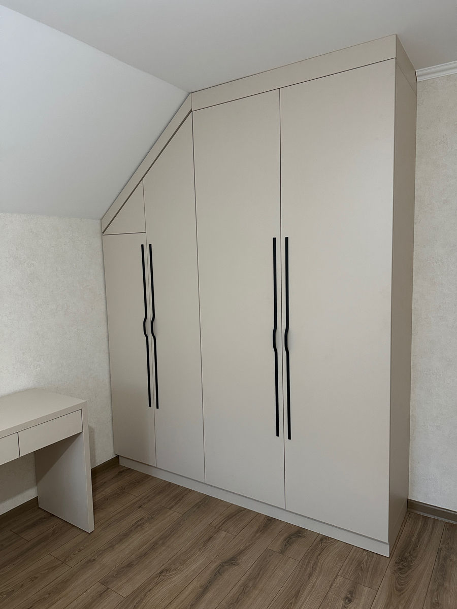 Mobilă la comandă ,lumină led+vopsire fasade MDF foto 1