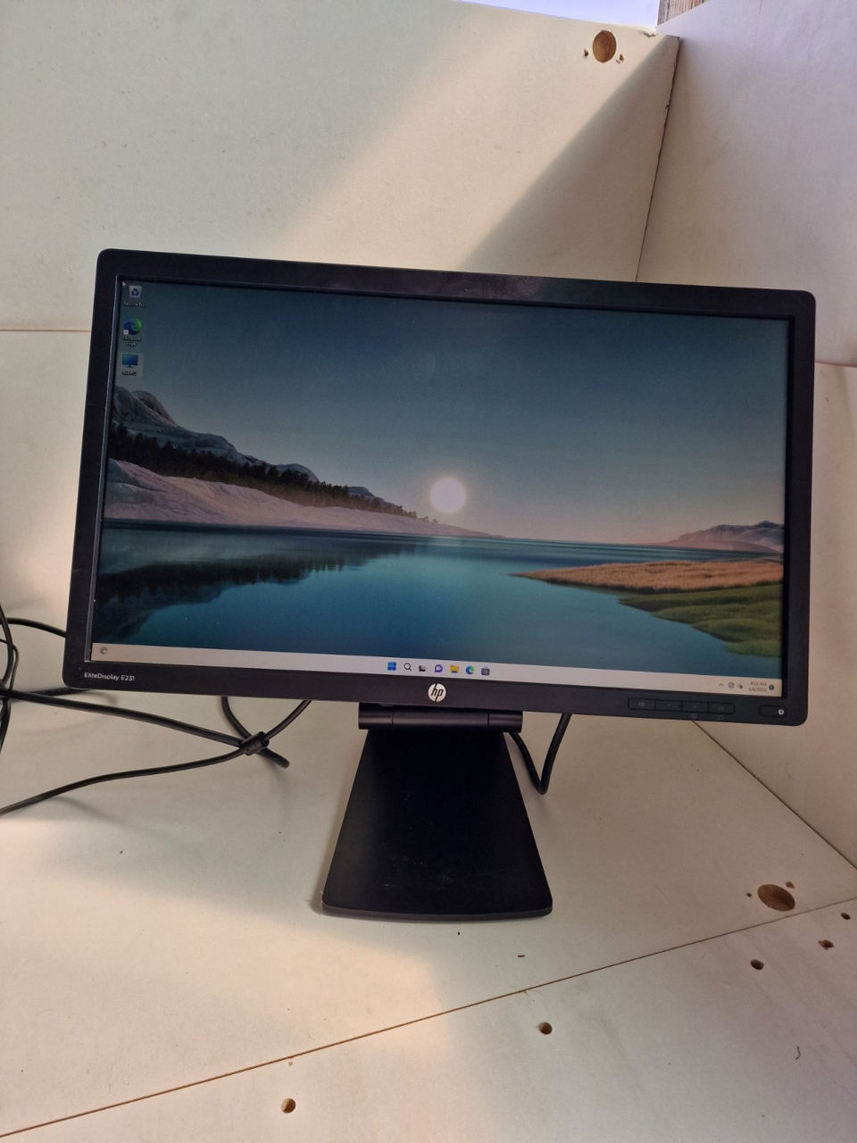 HP EliteDisplay E231  LED display  фото 0