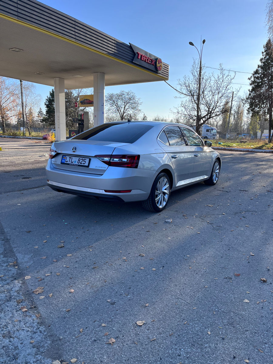 Skoda Superb foto 4