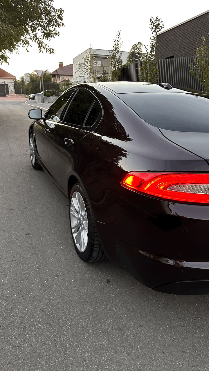 Jaguar XF фото 2