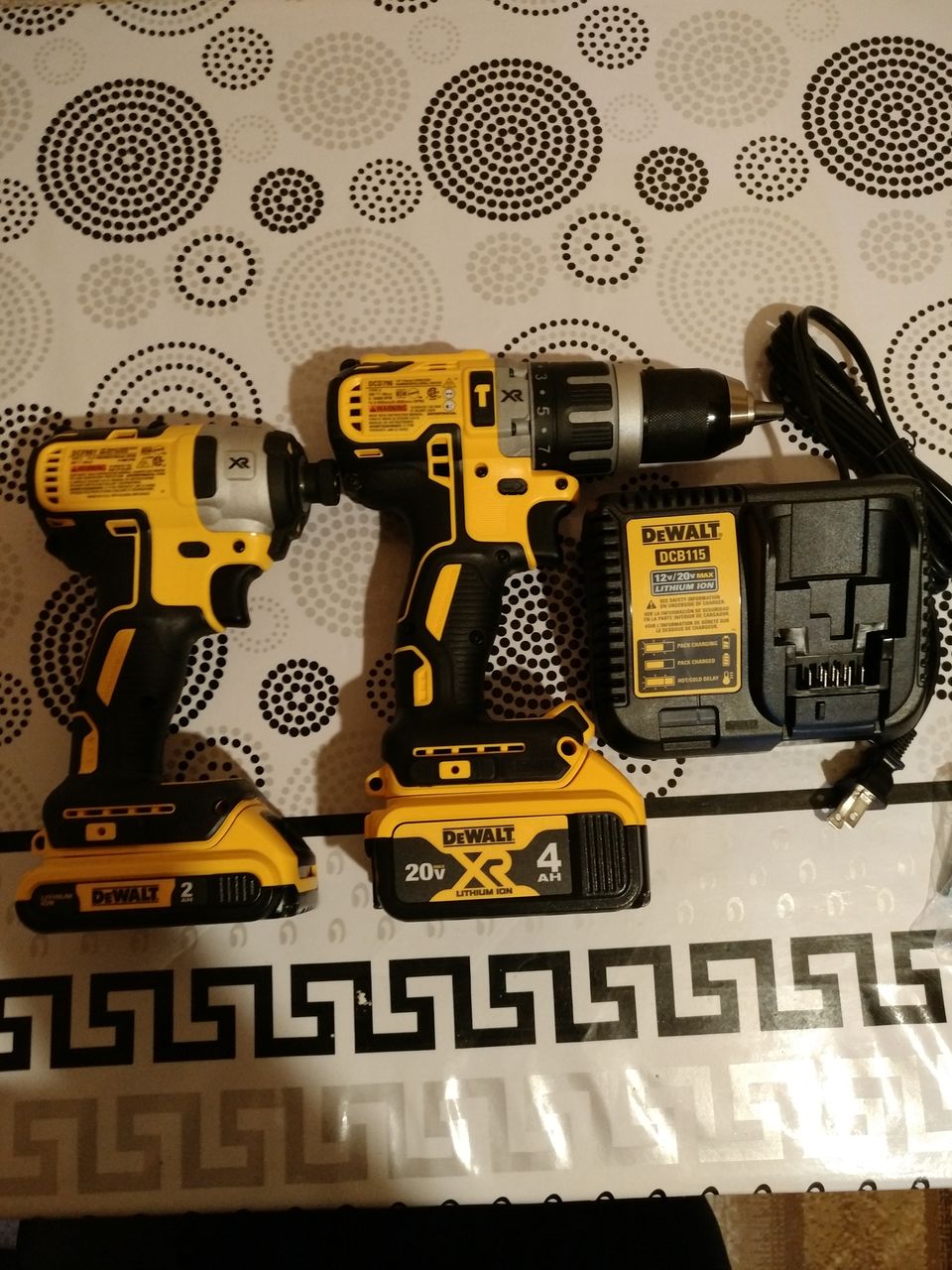 Аккумуляторная ударная дрель-шуруповерт DeWalt DCD 796 +Dewalt DCF 887 ...