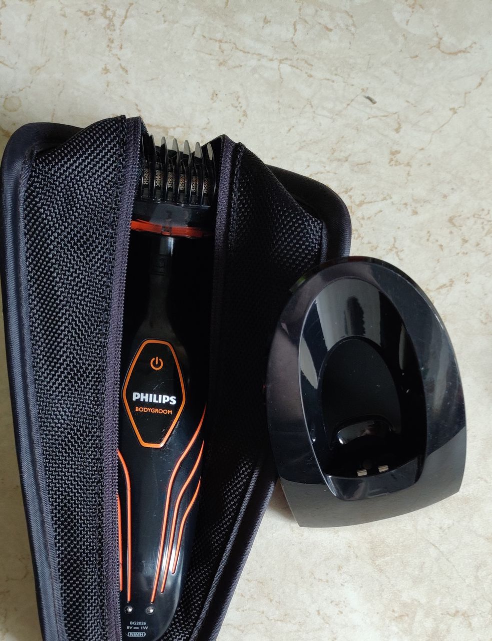 Se vinde trimer philips bodygroom nl9206ad-4