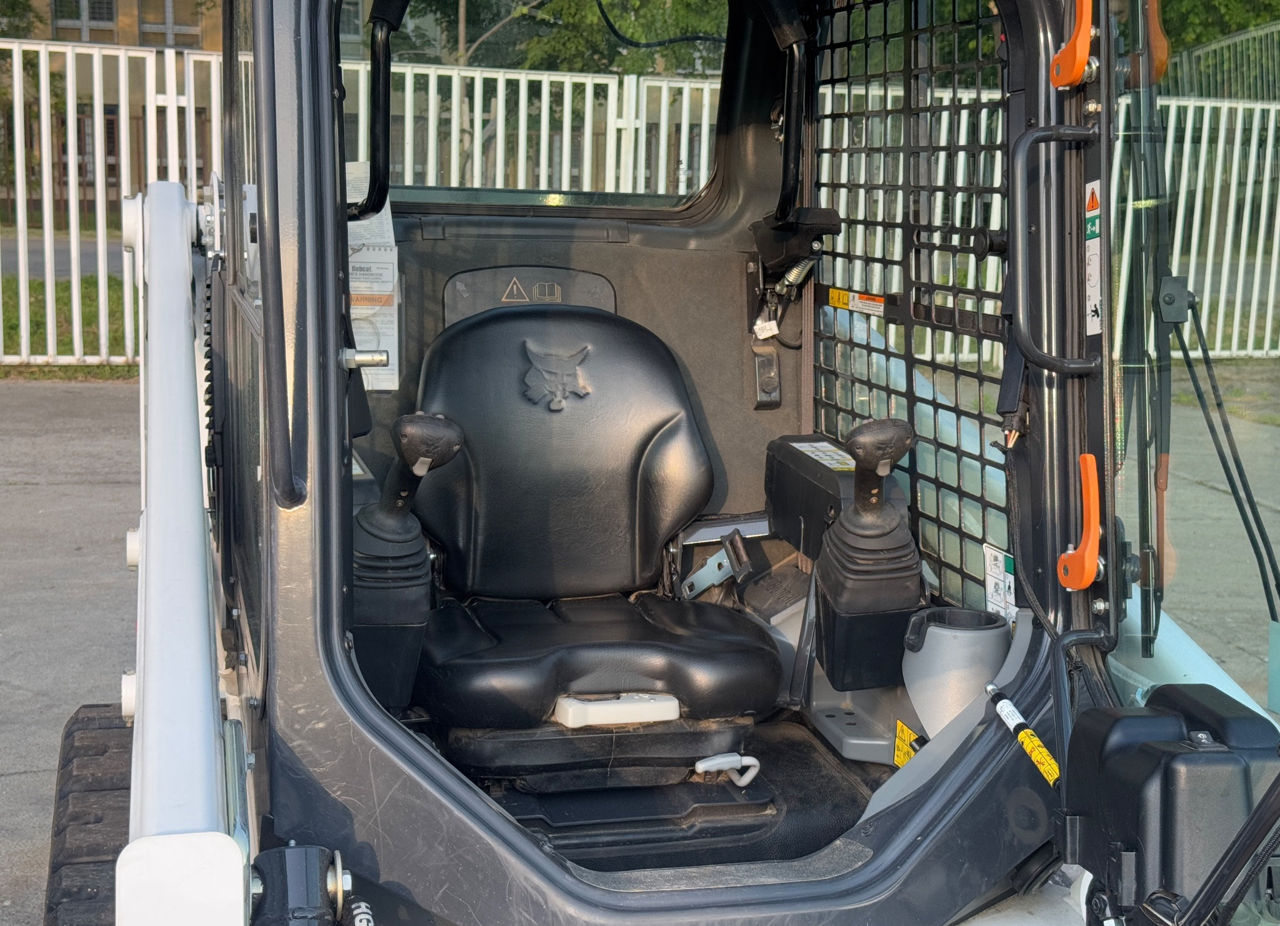 Bobcat T450 фото 8