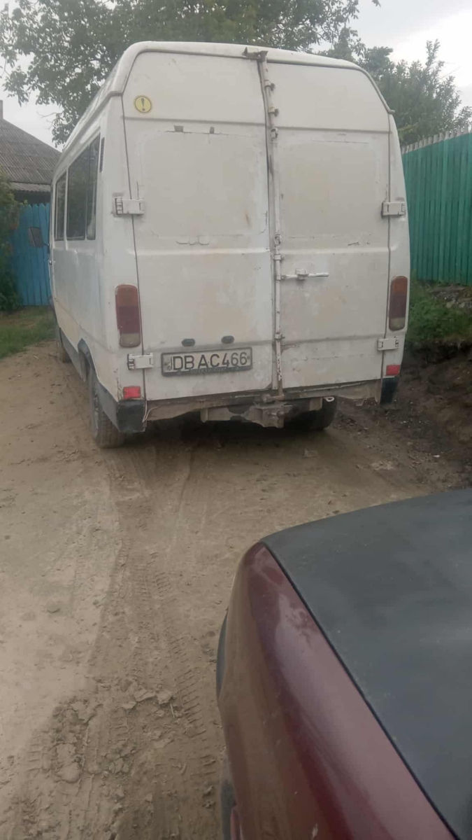 Mercedes Benz 208 фото 3