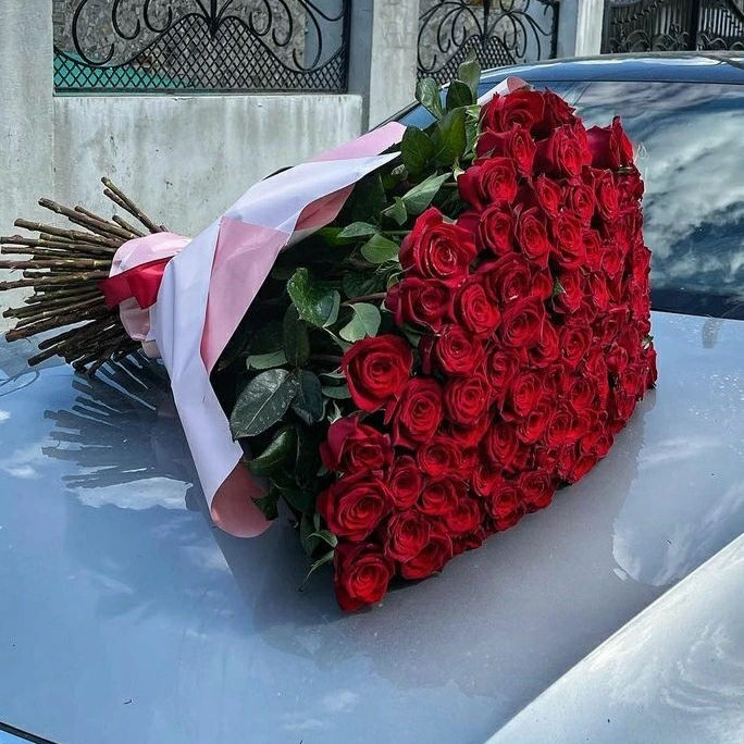 Trandafiri şi alte flori. Livrare. foto 0