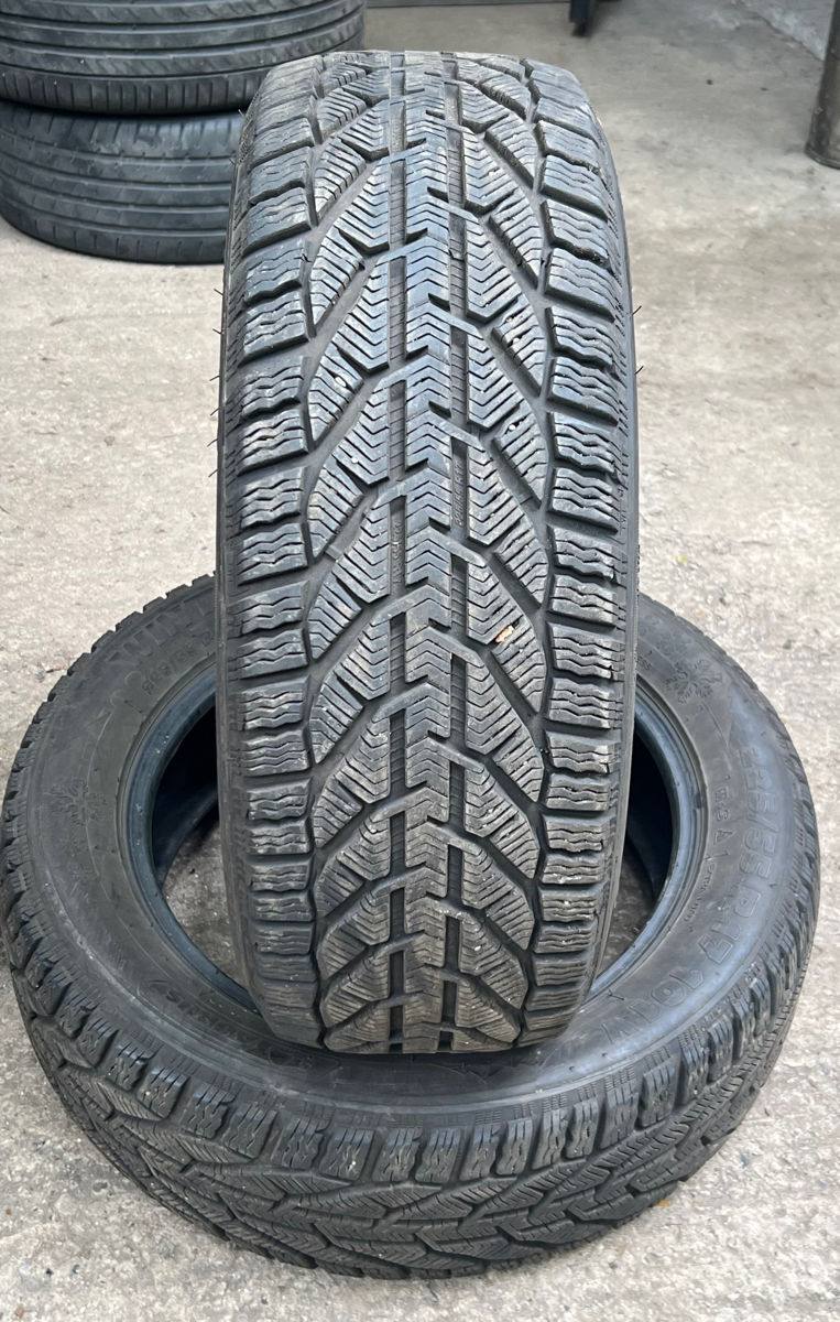 Продам 2 шины 225/55 R17 Taurus Snow (Michelin Group) фото 0