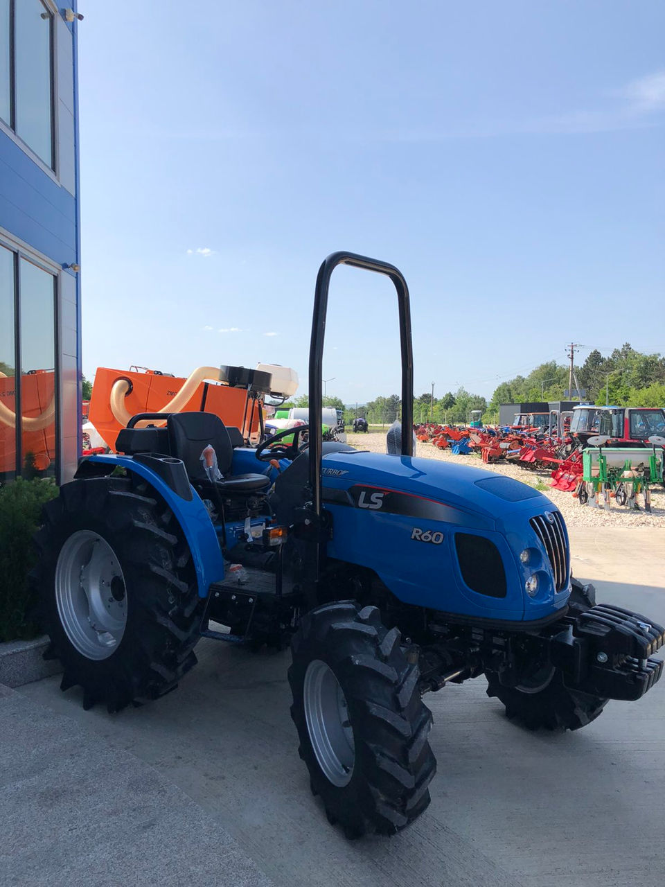 Tractorul Leus LS R-60 fara cabina foto 7