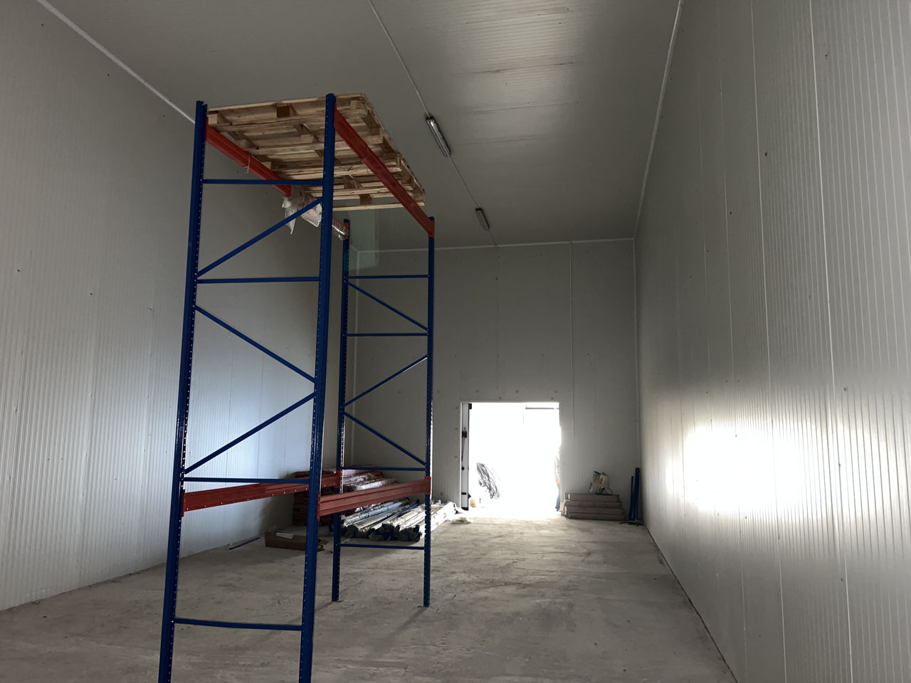 Vand frigider/depozit + teren agroindustrial 50 ari ! фото 3