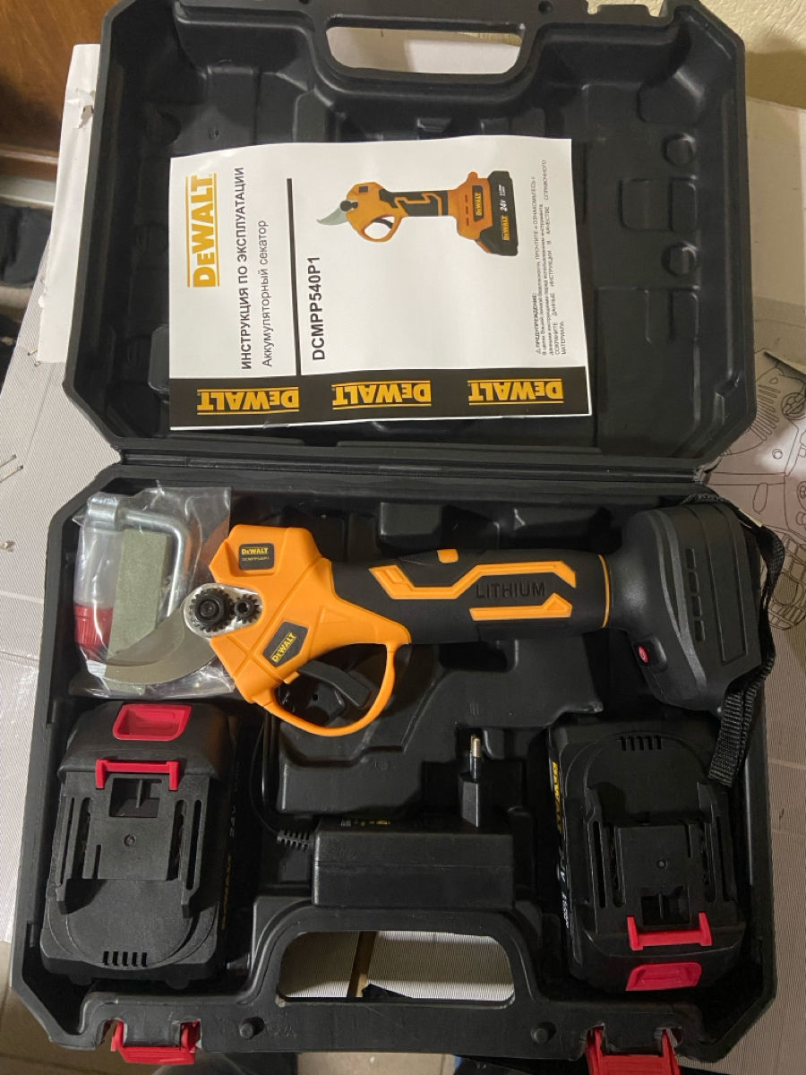 Секатор DeWALT с 2 АКБ foto 1