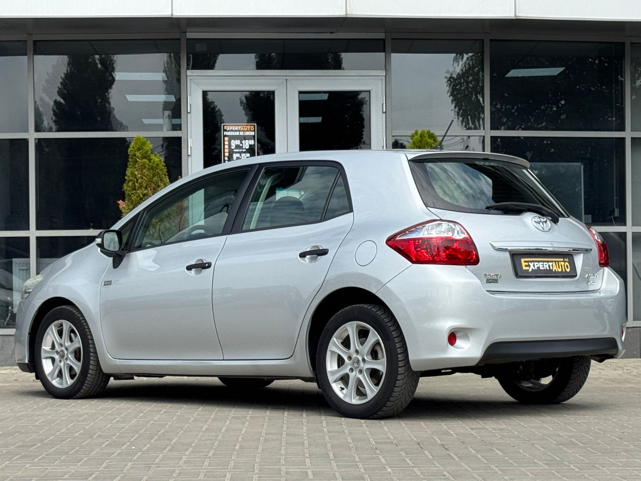 Toyota Auris — фото 4