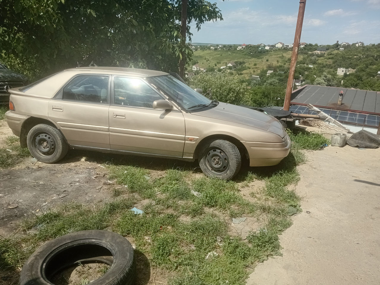 Mazda 323 фото 1