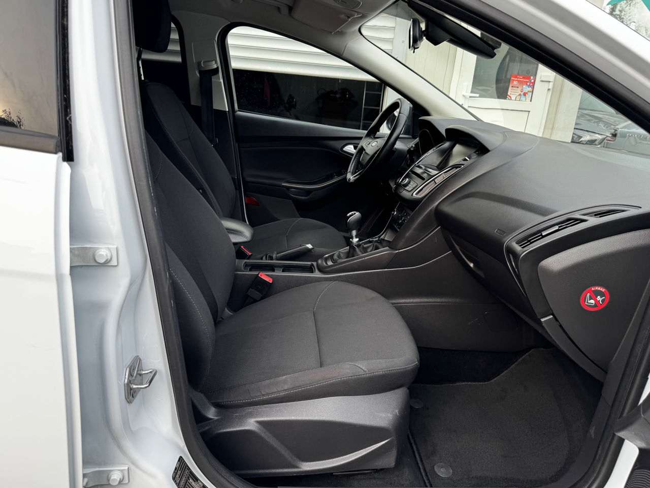 Ford Focus foto 16