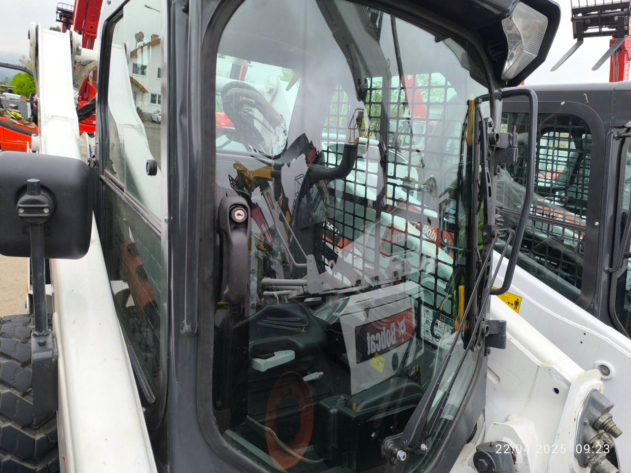 Погрузчик с бортовым поворотом Bobcat S 530, 2013, 2320 м/ч foto 5