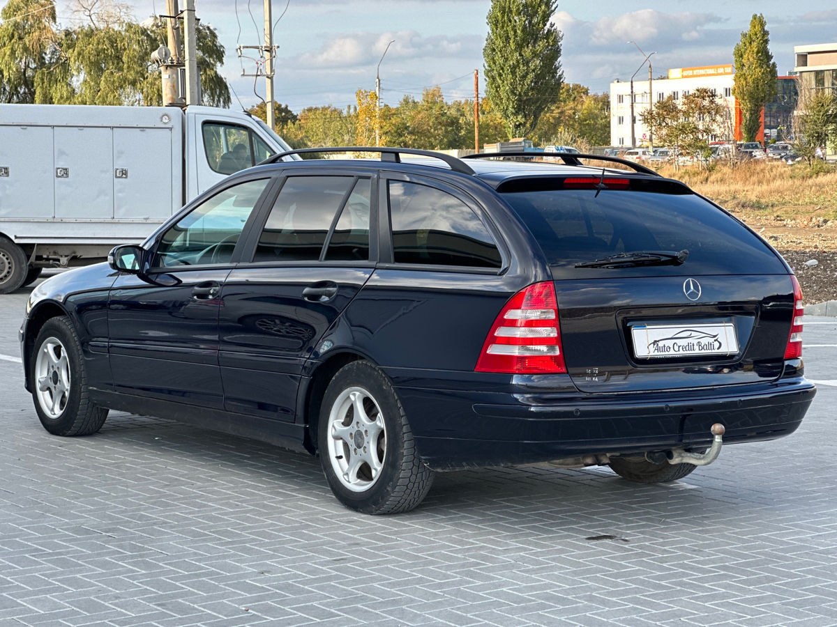 Mercedes C-Class foto 9