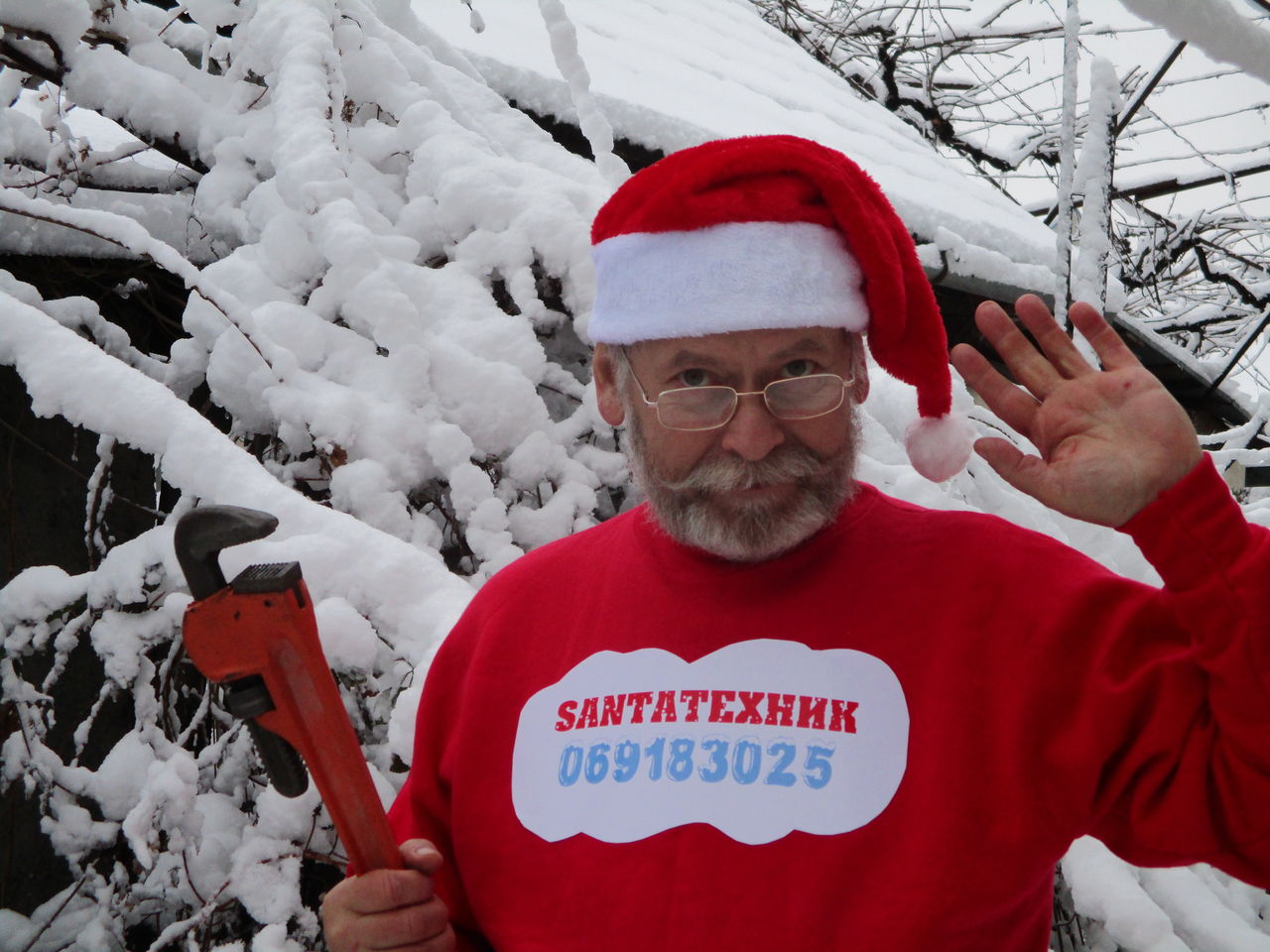 Las santas. Новый год сантехника. Новогодний сантехник. С новым годом сантехника. Сантехник с новым годом.