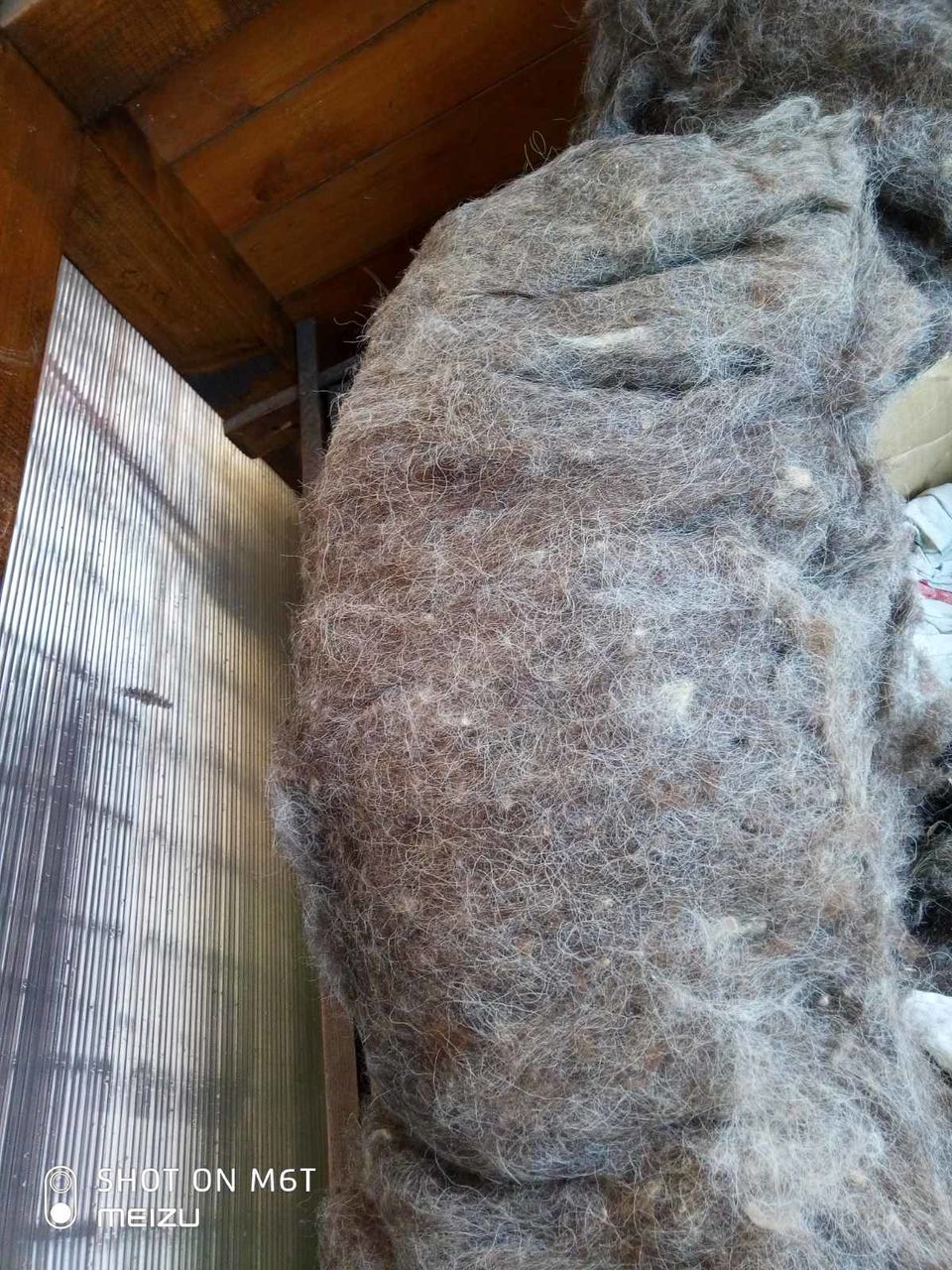 Овечья шерсть.