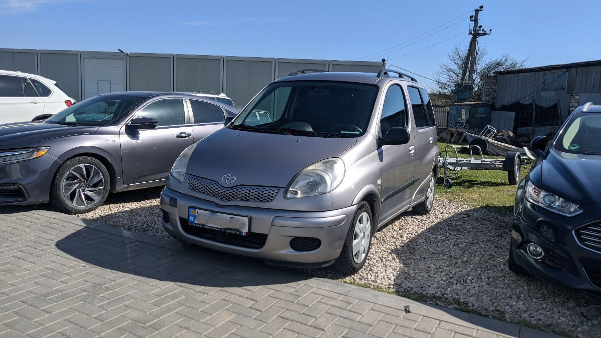 Toyota Yaris Verso foto 2