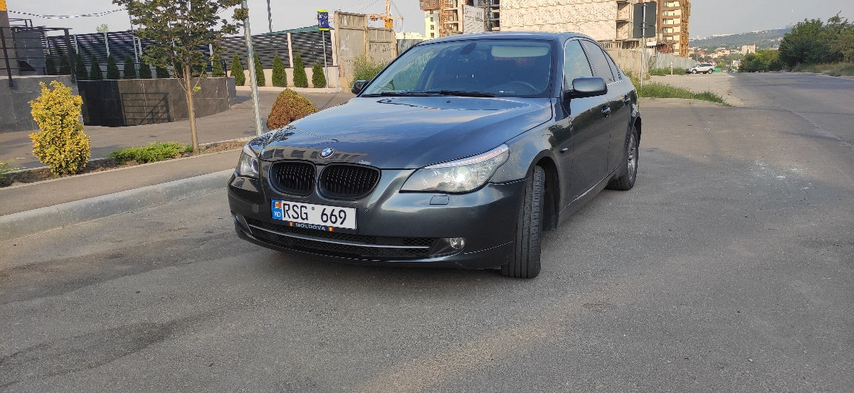 BMW 5 Series foto 0