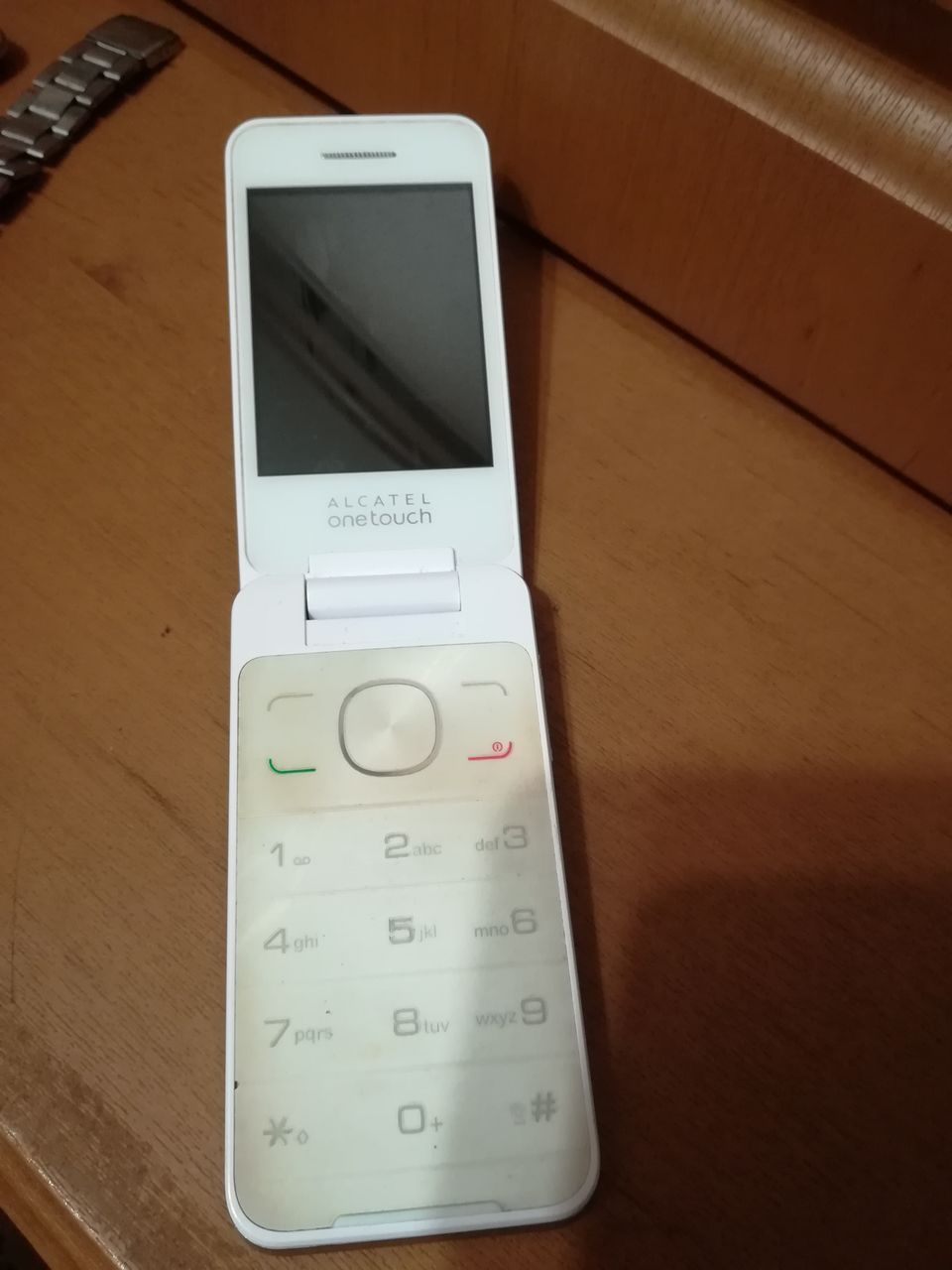Телефон алкатель раскладушка. Alcatel 2007 год раскладушка белый. Alcatel one Touch белая раскладушка. Alcatel раскладушка е257 белый. Alcatel раскладушка 2005 белый.