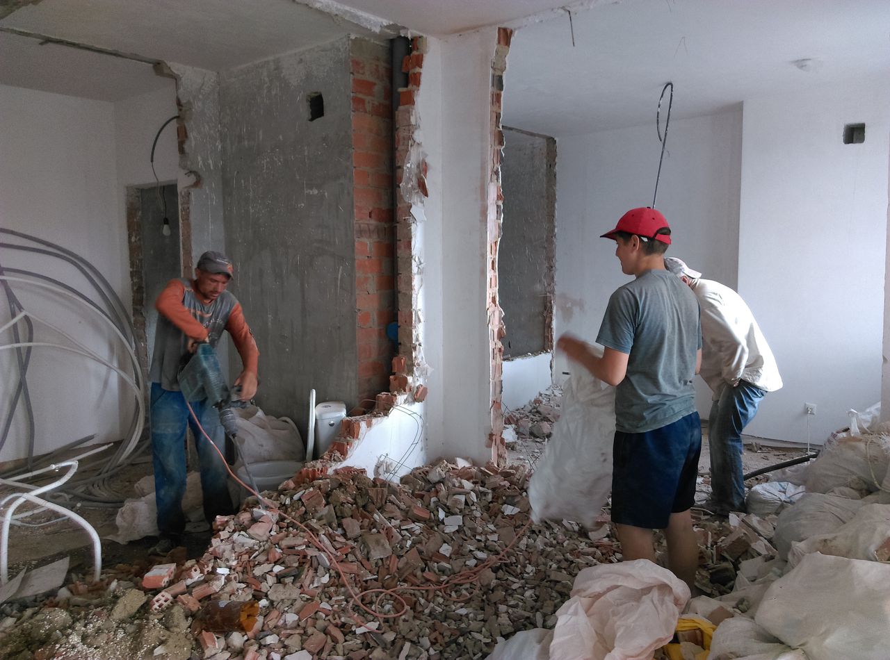 Бетоновырубка. Проём балкона. Stricam constructii din beton si evacuarea gunoiului foto 0