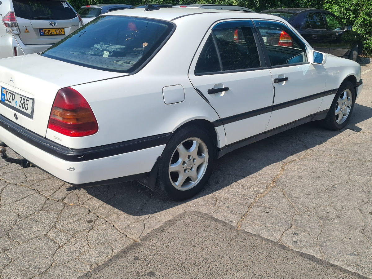 Mercedes C-Class foto 0