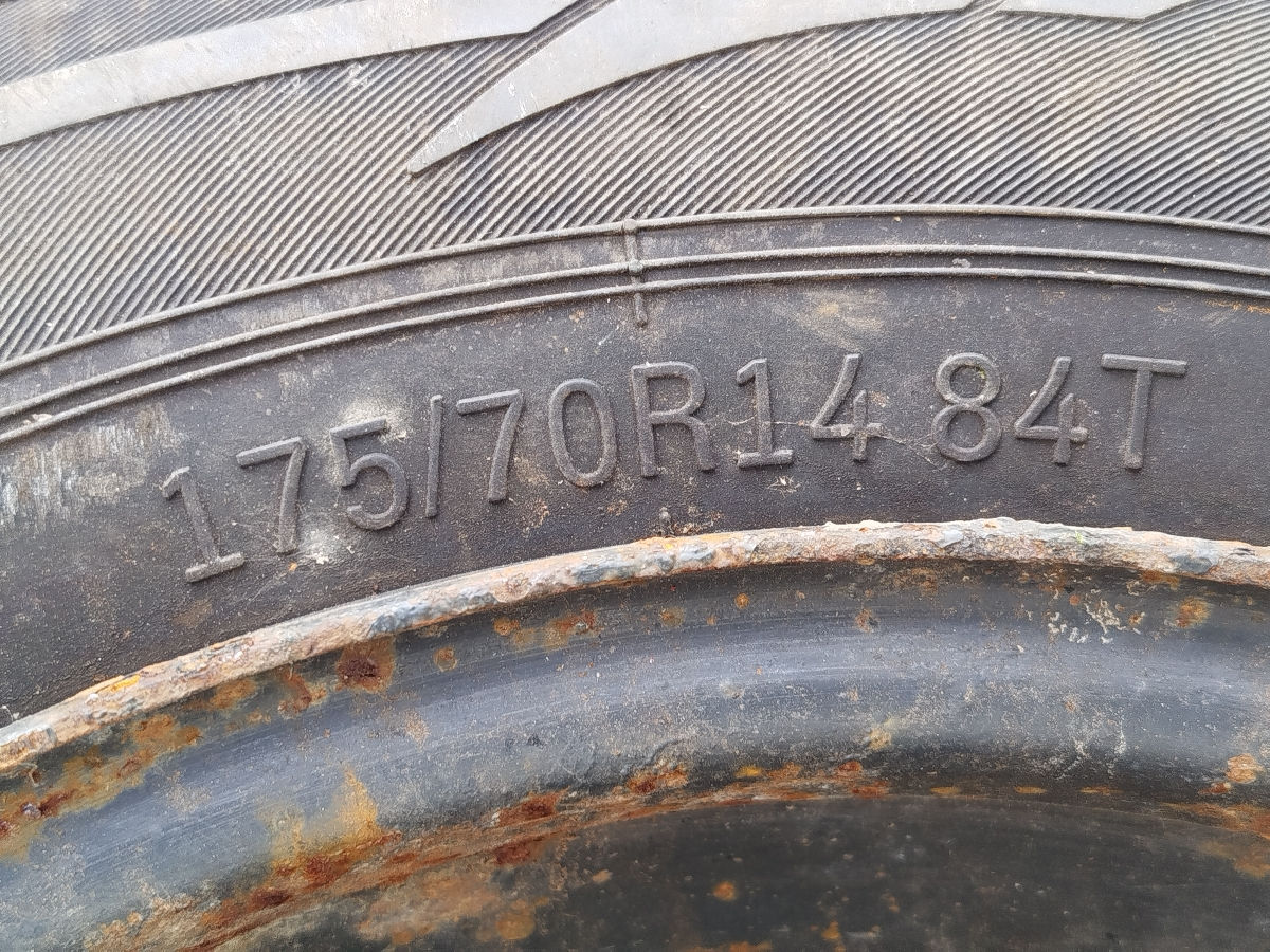 Cauciucuri cu discuri, 175,70 R14. foto 2
