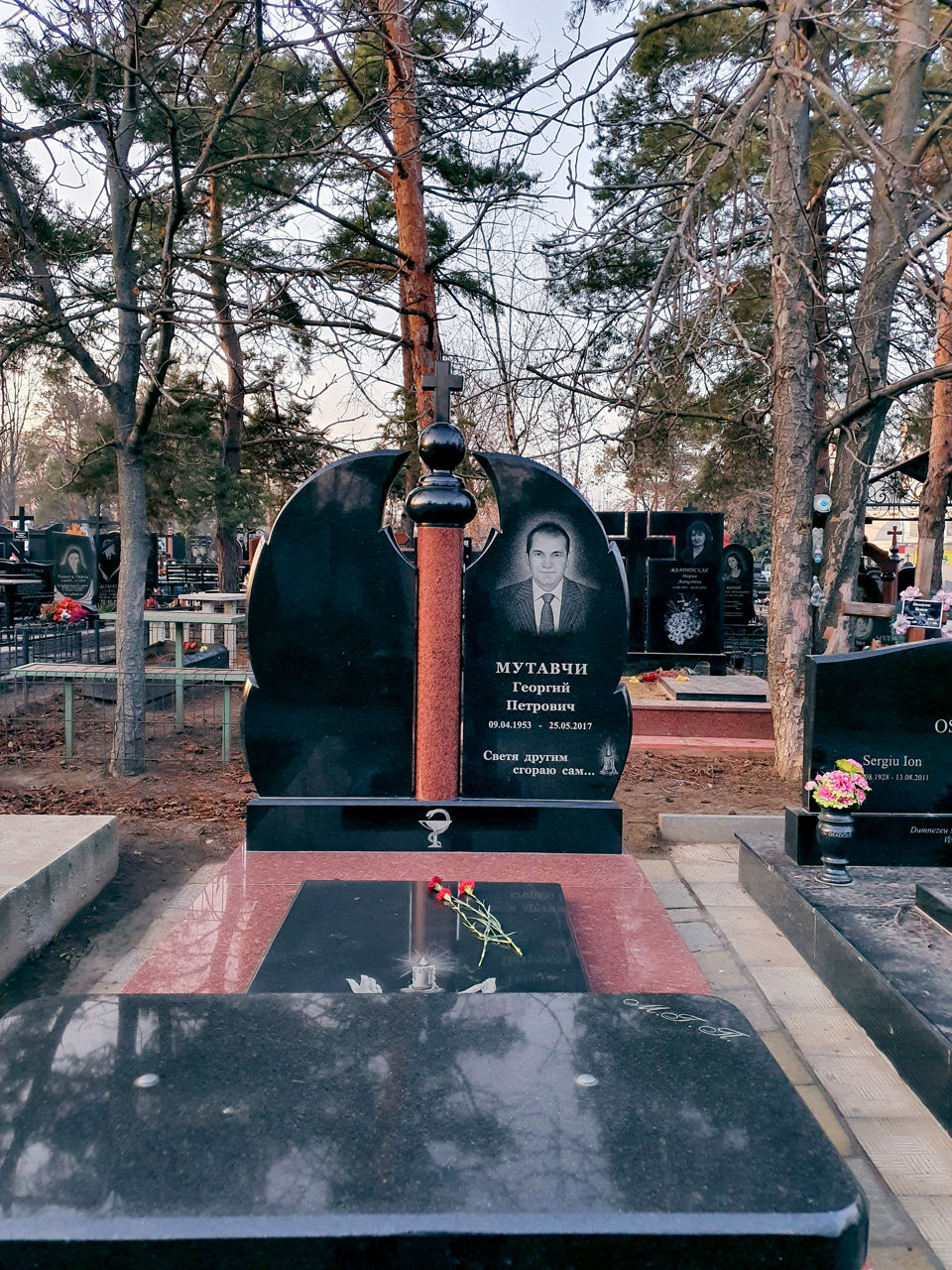 Monumente funerare deosebite – pentru o amintire veșnică cu stil ! foto 1