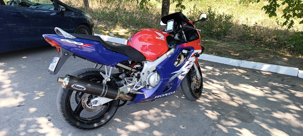 Honda CBR-600 F4 foto 7