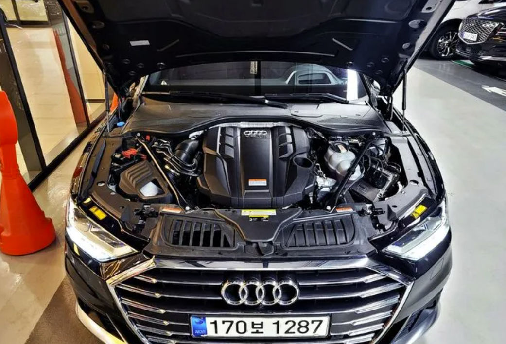 Audi A8 фото 15