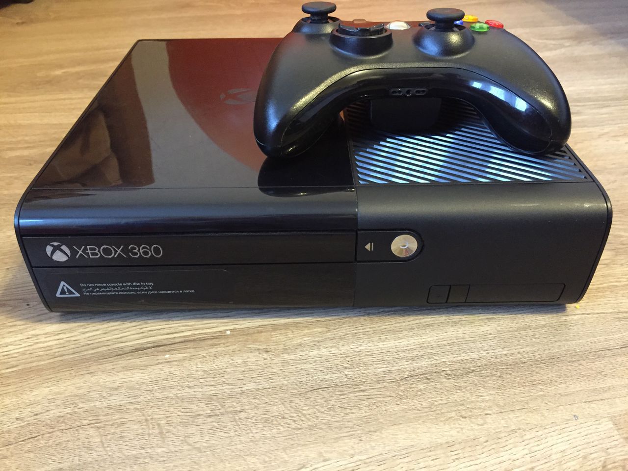 Xbox 360 E Super Slim 250GB + 30 оригинальных дисков в подарок