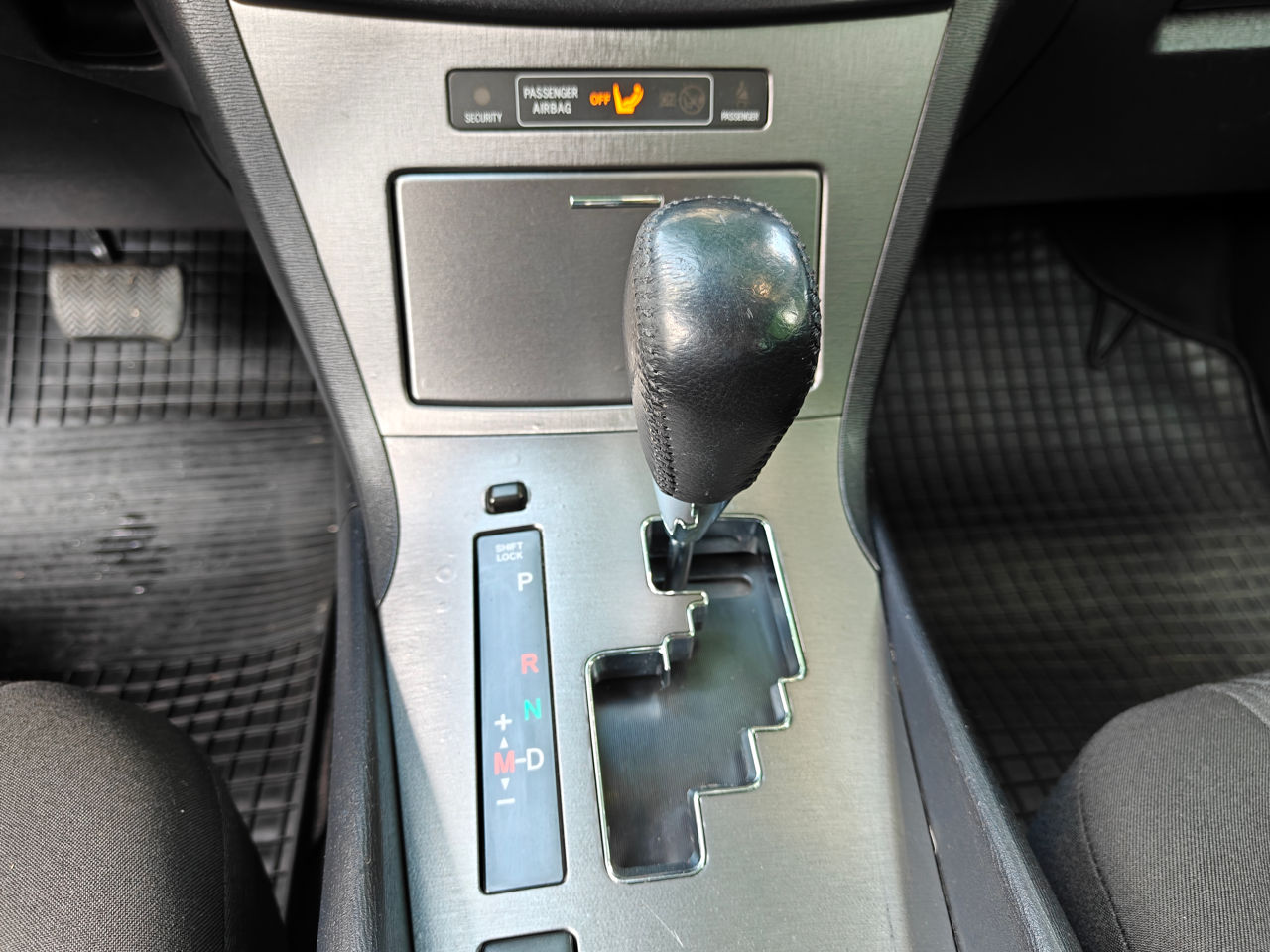 Toyota Avensis фото 9