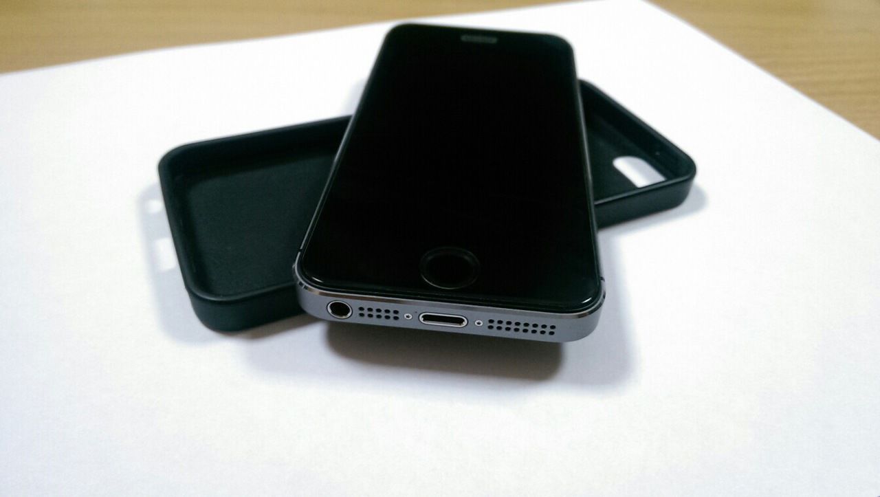 iPhone 5s 16Gb. Телефон без царапин и вмятин,состояние 9,5/10 .Оригинальный  не refurbished!!