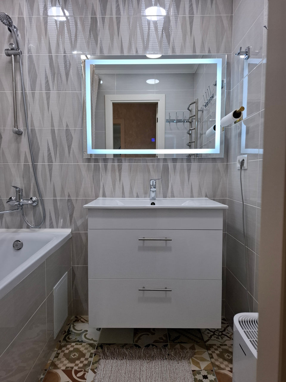 Set mobila pentru baie / dulap / oglinda / modele cu diferite dimensiuni / мебель для ванной комнаты foto 0
