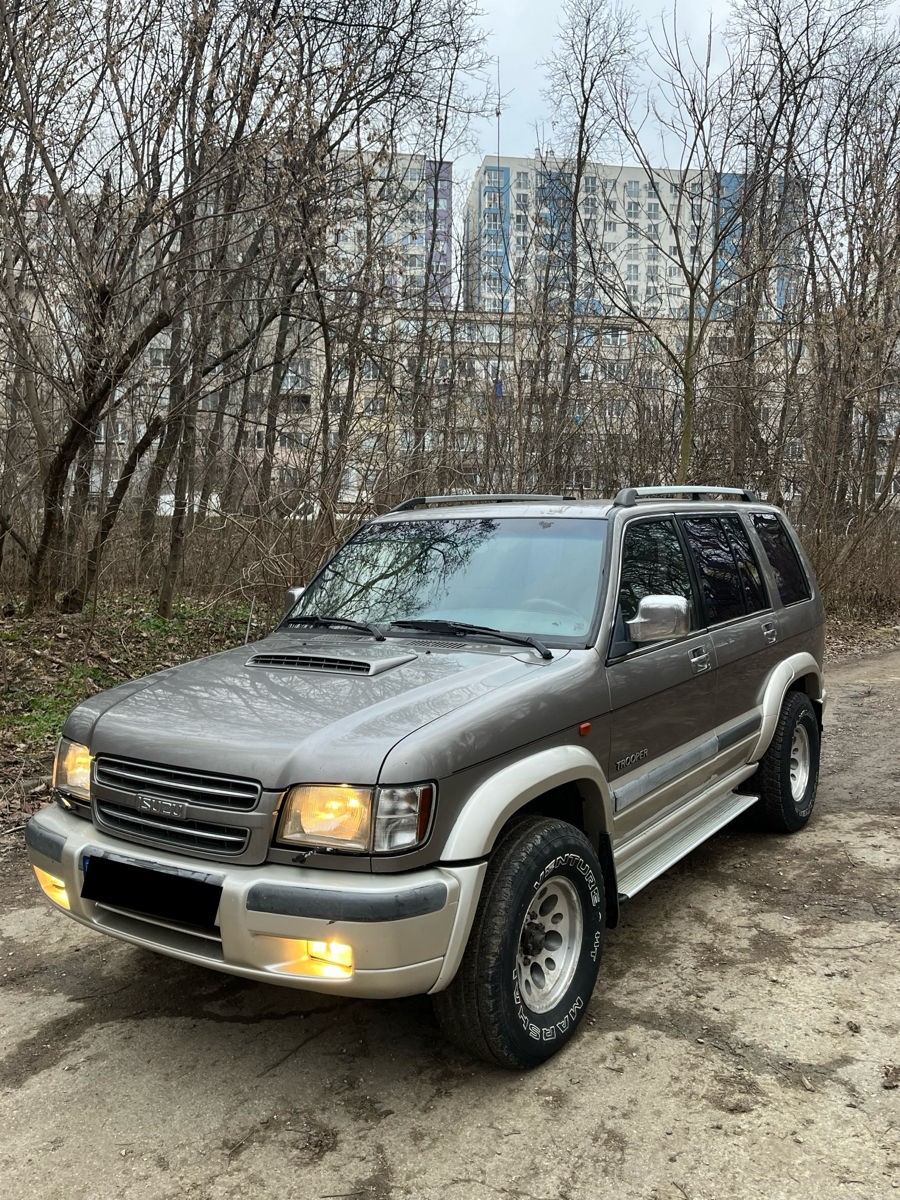 Isuzu Trooper foto 1