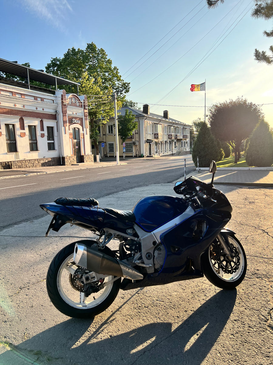 Suzuki GSX-R 600 A2 foto 6