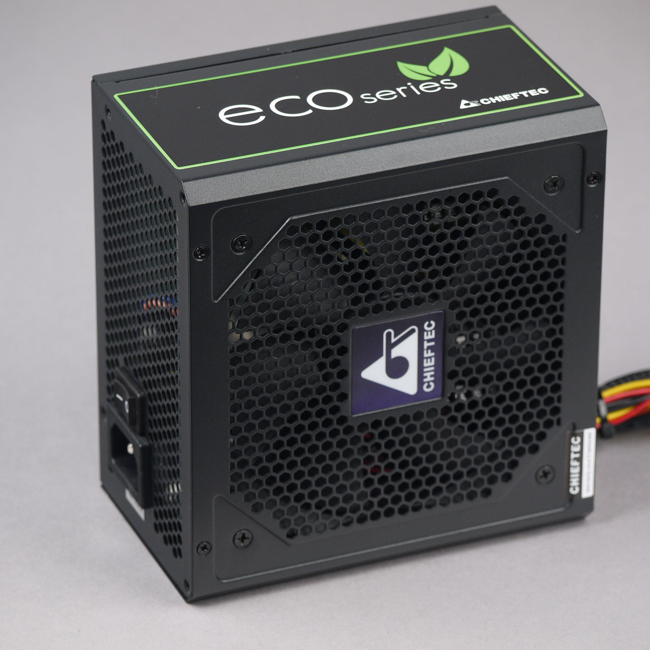 Chieftec ECO GPE-700S - 50 euro .GameMax MoonLight - 720 lei