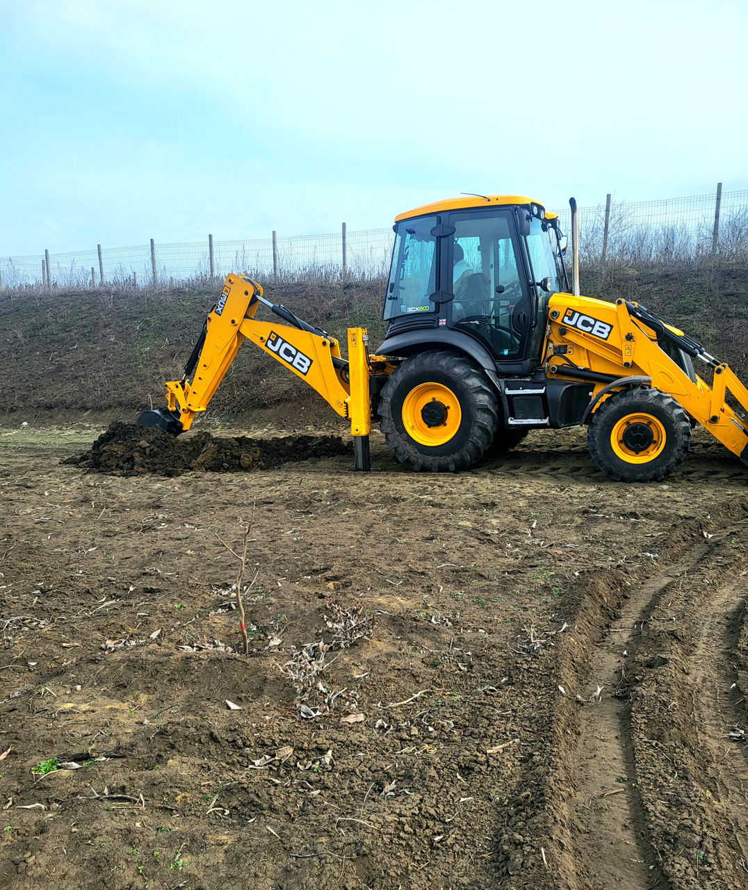 Buldoexcavator JCB 3CX Eco фото 0