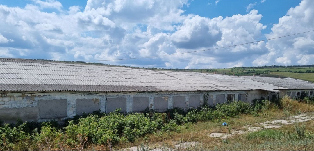 Строения 2000 кв.м. Земля 3,5 Га. фото 1