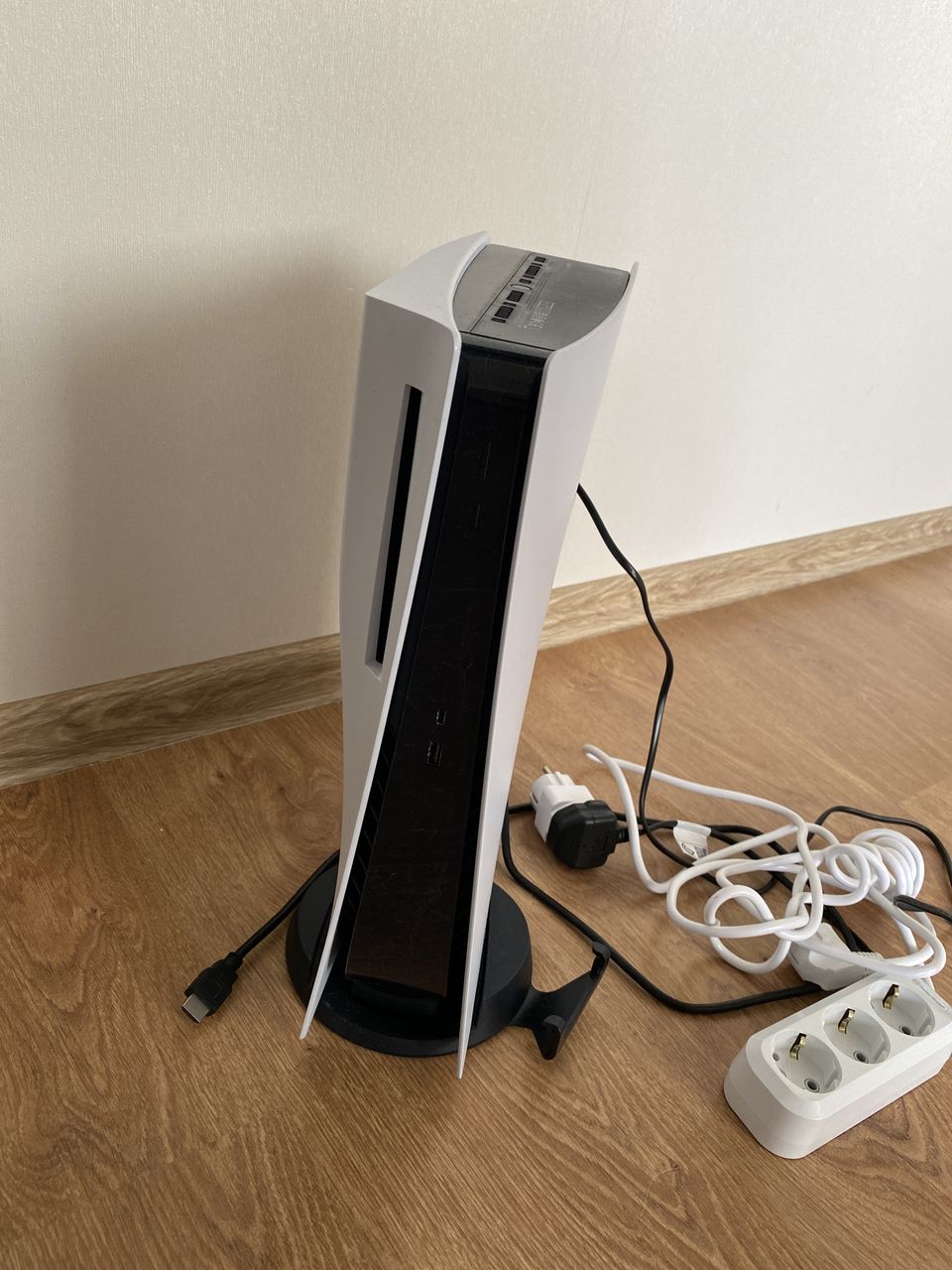 PS 5 с диском+ 2 джойстика