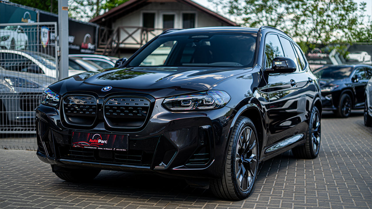 BMW iX3 фото 0