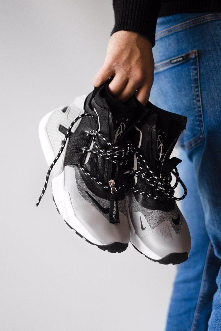 nike huarache gripp triple black