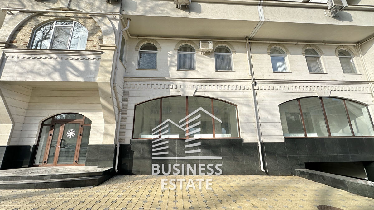 Chirie! Centru, str. Sfatul Țării, spațiu comercial 250 m2. Prima linie! foto 2