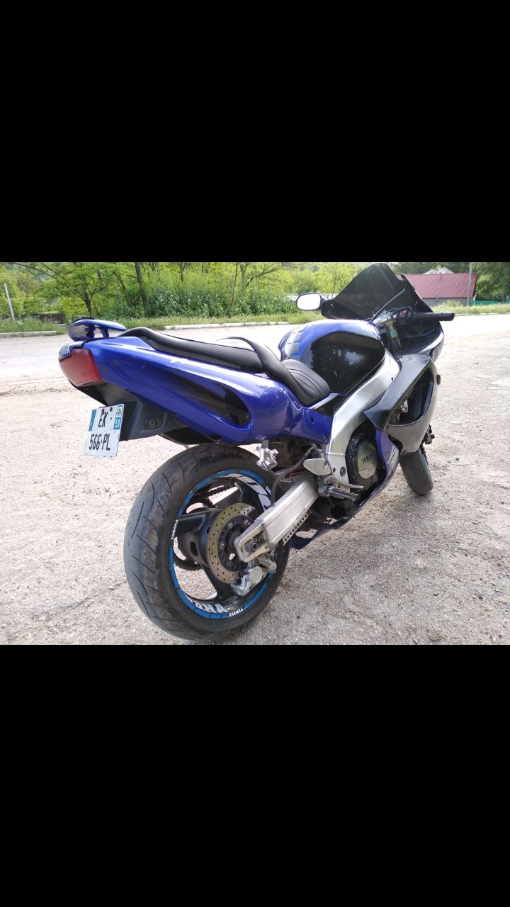 Yamaha R 1000
