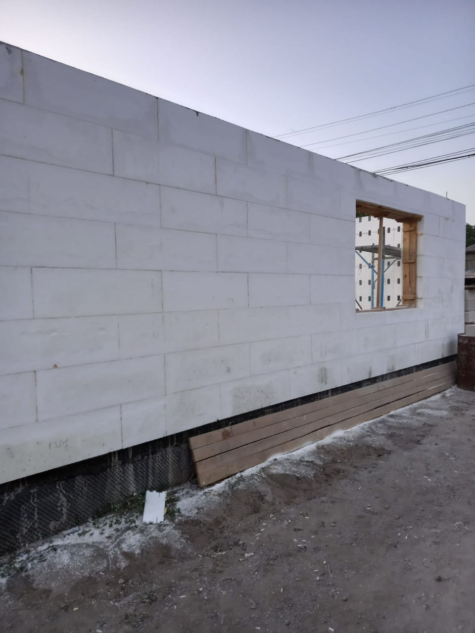 Producem la comandă cofraje din polistiren EPS100 cu distanțieri reglabile pentru Case Pasive. foto 4