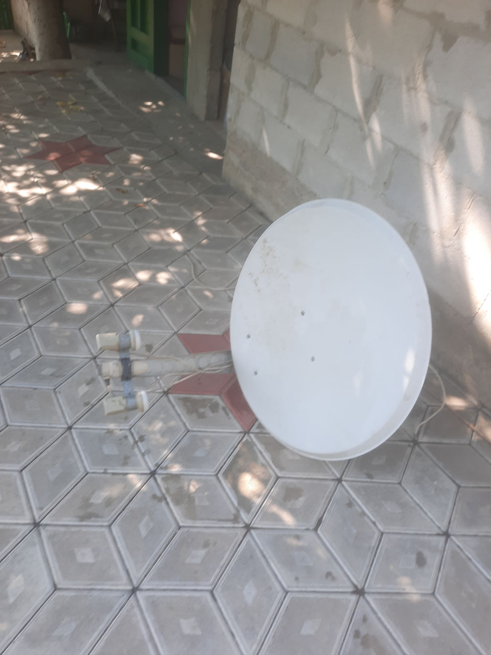 Antenă  are si stativul care seprinde foto 0
