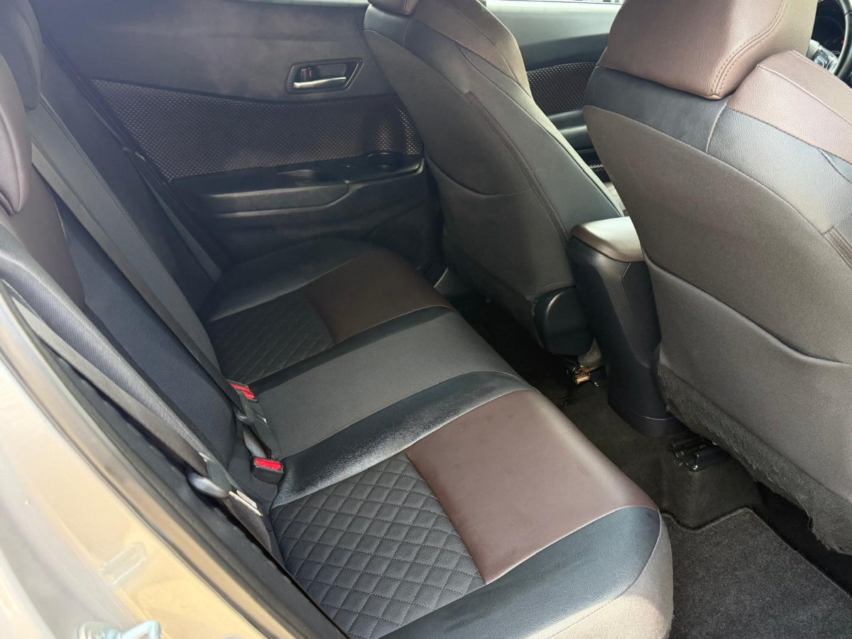 Toyota C-HR 2019 photo 13